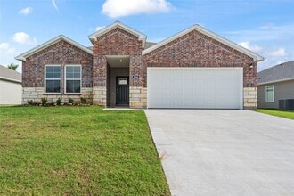 Building Photo - 602 W Cattleman Ct