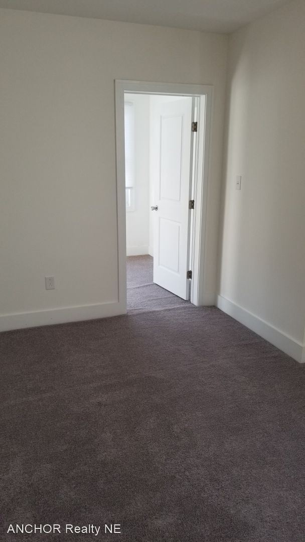 Building Photo - 3 br, 2.5 bath House - 531 N. 59th St.