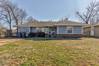 Building Photo - 2144 Pearson Dr