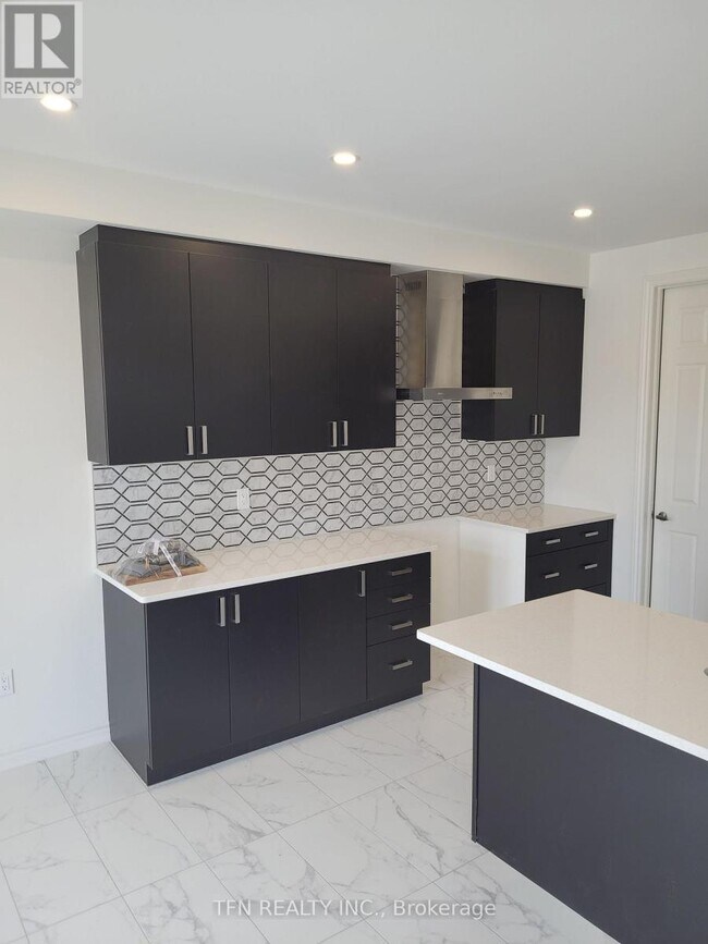 Building Photo - 14 Primrose Hts