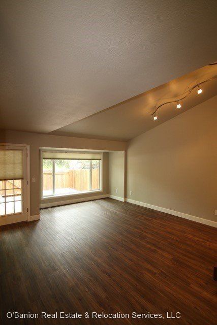 Building Photo - 3 br, 2.5 bath House - 2008 Parkview Circle