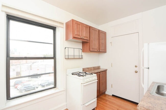 Building Photo - 2651 N Spaulding Ave