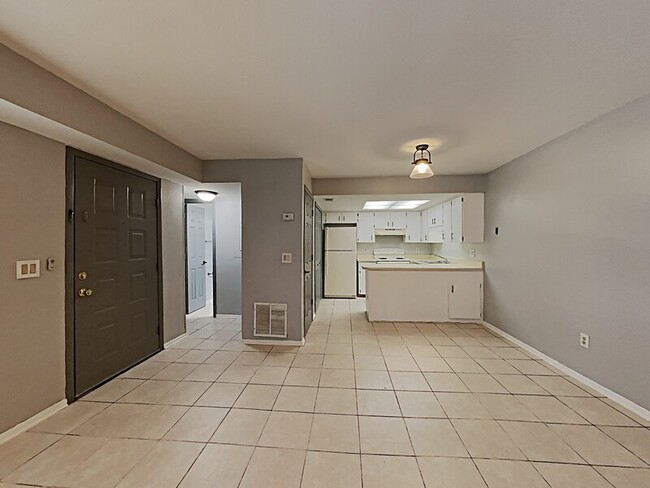 Building Photo - 31 Windtree Ln