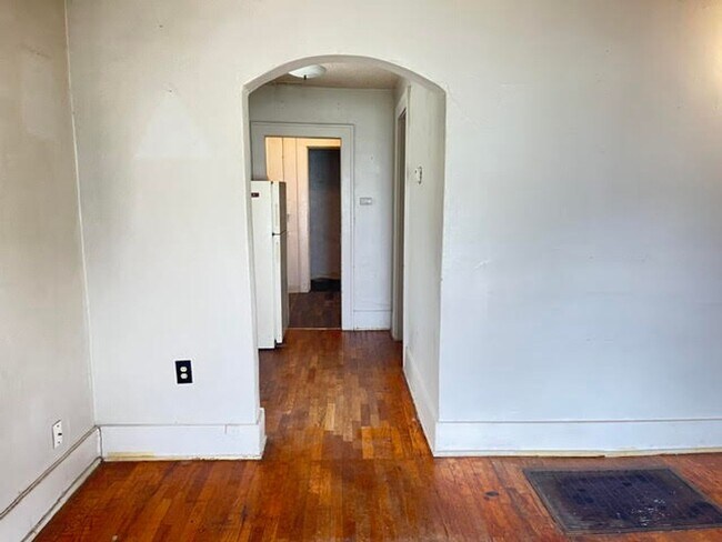 Foto del edificio - 244 N Vine St
