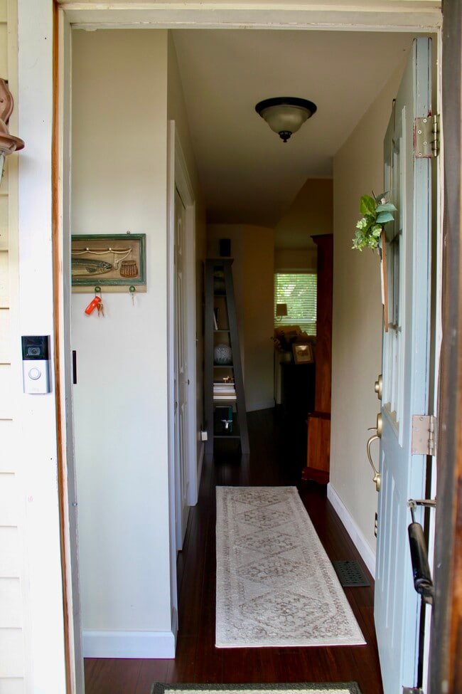Building Photo - 5064 English Village Dr