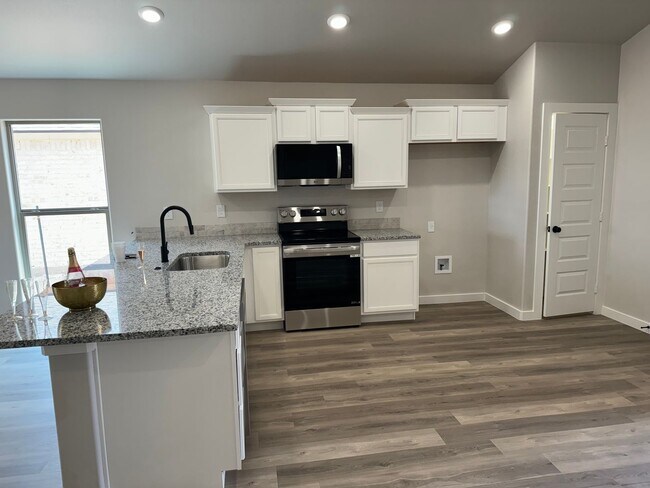 Foto del edificio - Located in the meadows Brand newer constru...