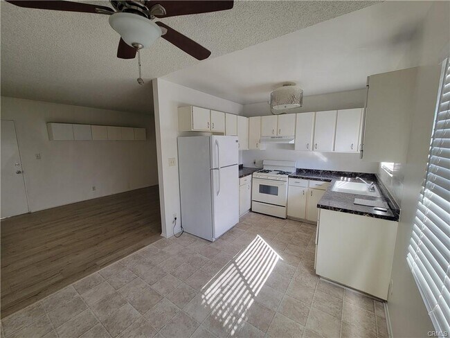 Foto del edificio - 5258 Cartwright Ave