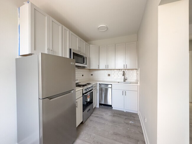 Building Photo - 508 W Belmont Ave