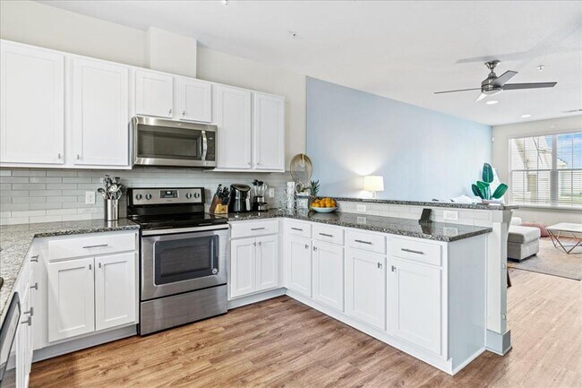 Building Photo - 12185 Chelsea Glen Pl