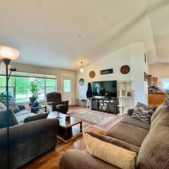 Building Photo - Cute 3 bed 2 bath unit for rent!