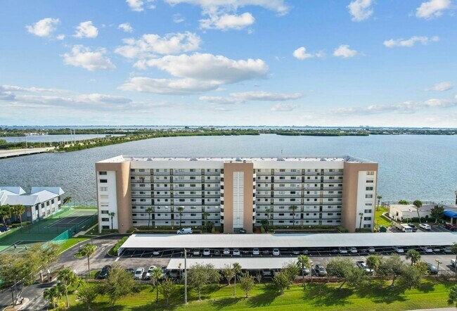 Building Photo - 200 S Sykes Creek Pkwy