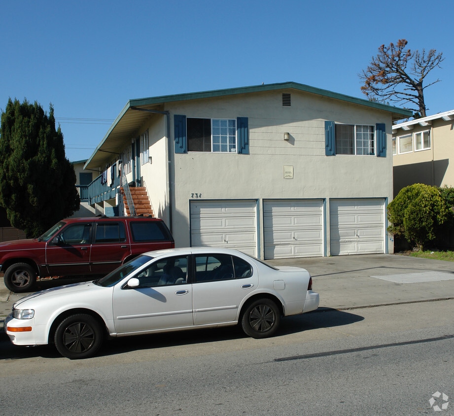Building Photo - 731 N Amphlett Blvd