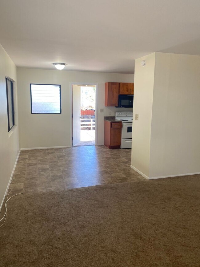 Foto del edificio - Quiet Kaimuki Neighborhood, 4 bedroom, 2 B...