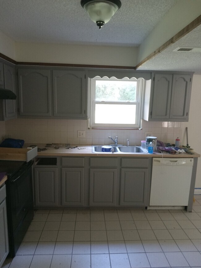 27 Cherry St, Liberty, MO 64068 Townhome Rentals in Liberty MO