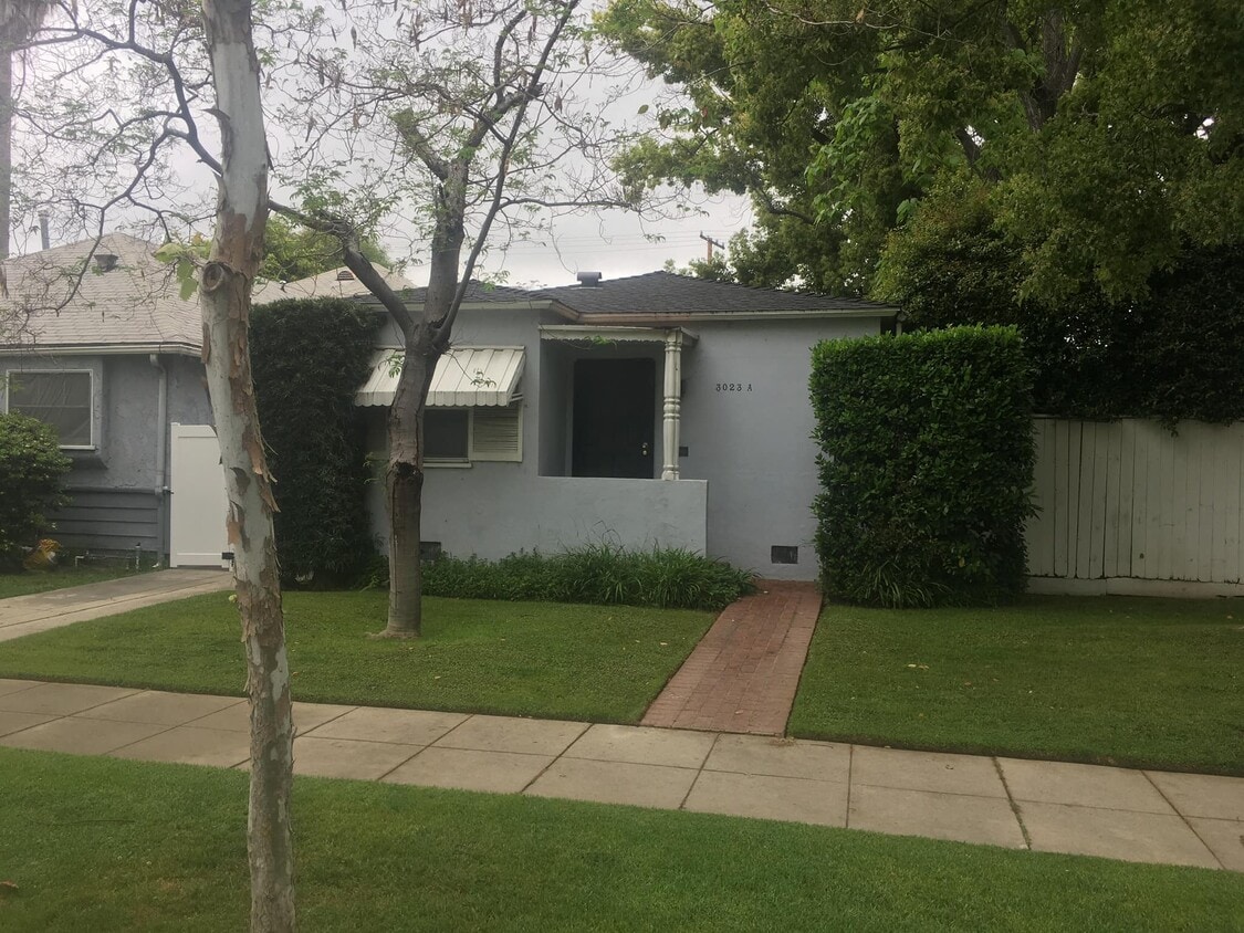Primary Photo - 3023 W Riverside Dr