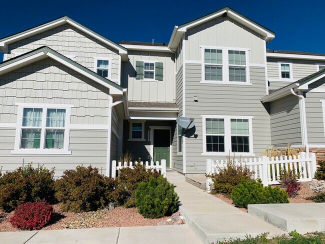 Entrway - 5323 Henry Doren Pt