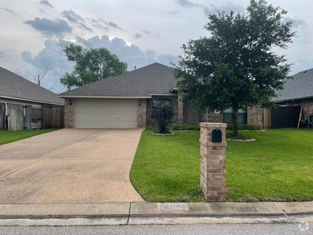 Building Photo - 904 Barchetta Dr
