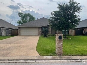 Building Photo - 904 Barchetta Dr