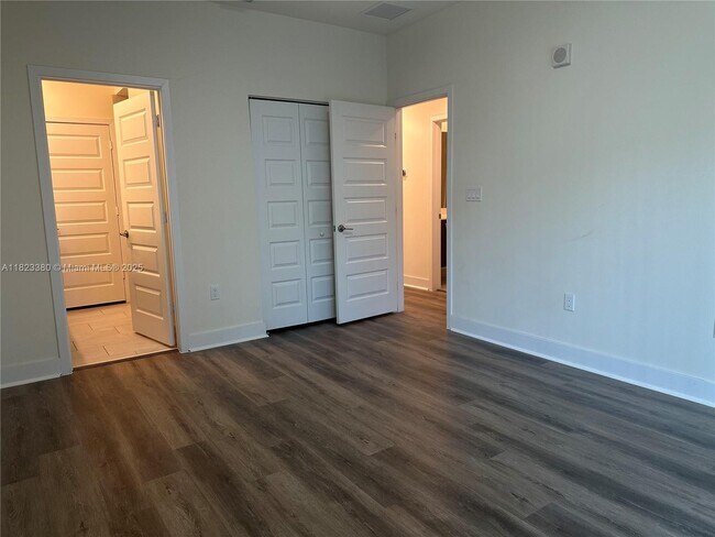 Foto del edificio - 4640 NW 84th Ave
