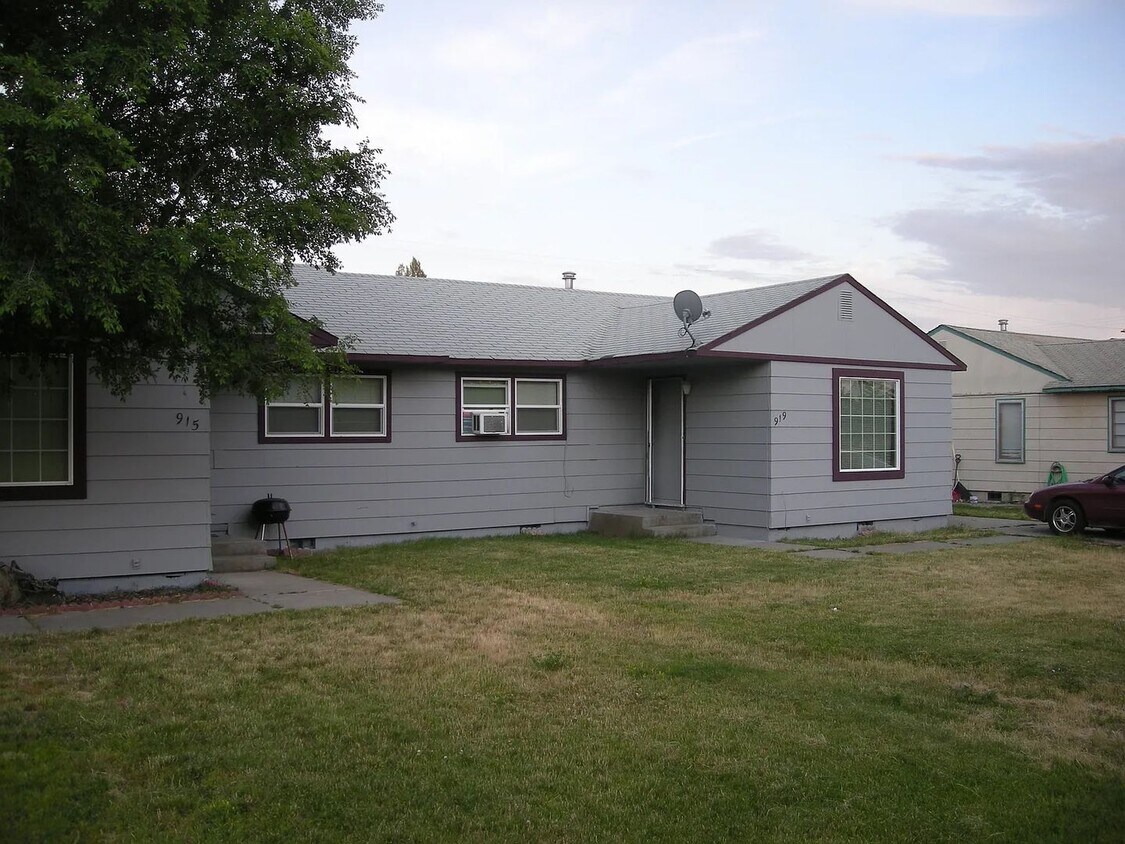 Foto principal - 915-919 S Beeman St