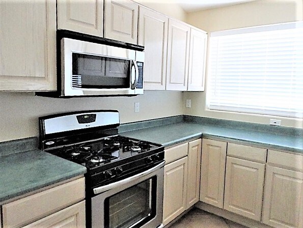 Foto del edificio - 2408 Tompiro Drive NW