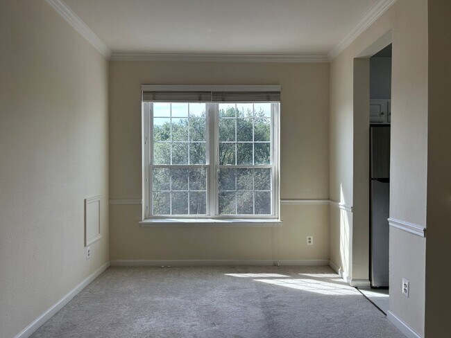 Foto del edificio - Third Floor Condo Available Now in Leesburg!