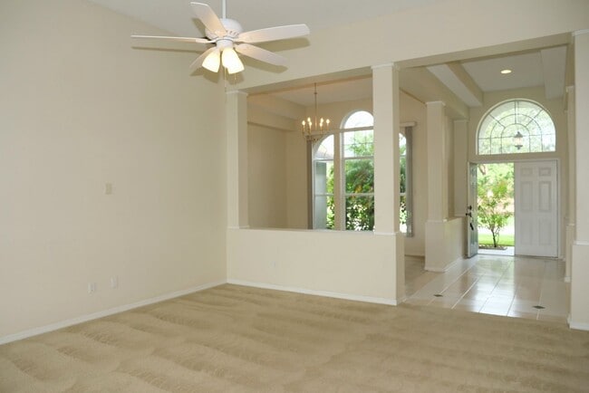 Foto del edificio - Beautiful, 3/2, single family, waterfront ...