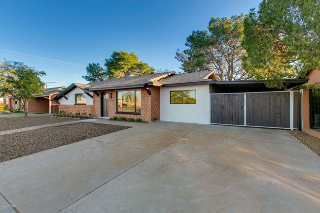 Building Photo - 8541 Thomas Rd
