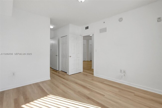 Foto del edificio - 11050 SW 196th St