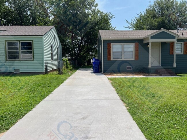 Building Photo - 806 Bell Dr