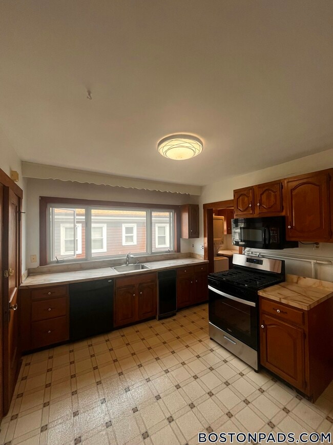 Building Photo - 468-470 Gallivan Boulevard