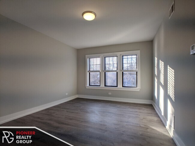 Foto del edificio - 1128 Maple Ave