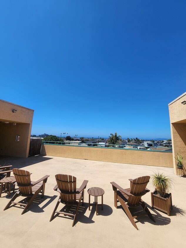 Primary Photo - Spacious 1 Bed, 1 Bath Apartment with Priv...