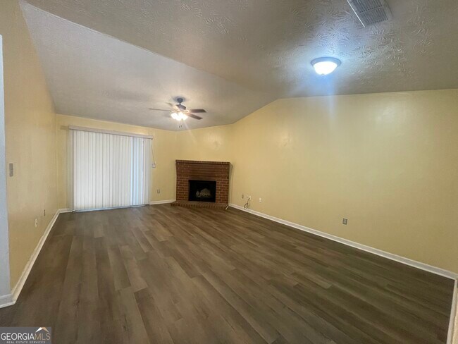 Foto del edificio - 122 Windy Hill Pl