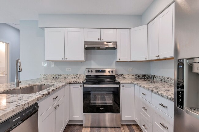 Building Photo - Huge house remodeled and close to ASU.  Pool and Turf in the yard