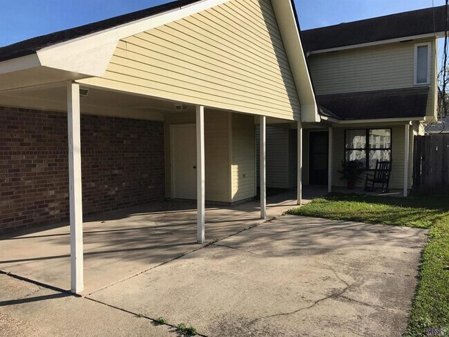 Foto del edificio - Charming 2-Bedroom Townhome in Desirable P...