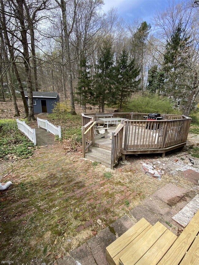 Building Photo - 6 br, 2 bath House - 144 W Woods Rd