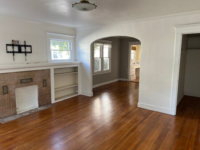 Foto del edificio - 844 N Cherokee Ave