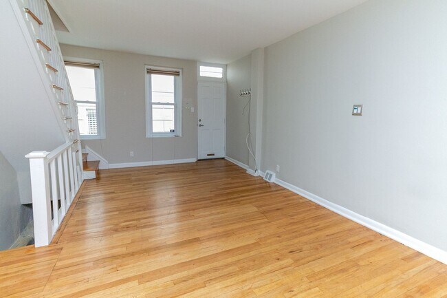 Foto del edificio - Charming 2 Bedroom 1 bath Row near Rittenh...