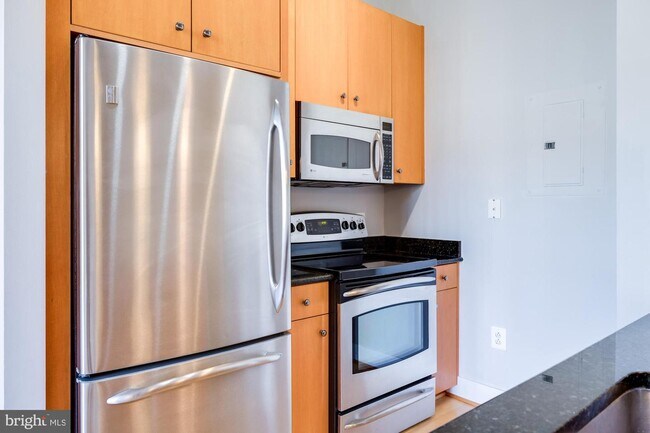 Building Photo - 520 John Carlyle St