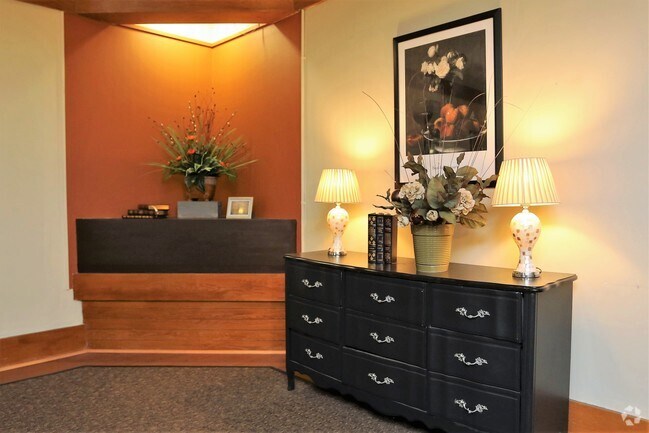 Foto del vestíbulo - Fairway Tower and Manor Apartments