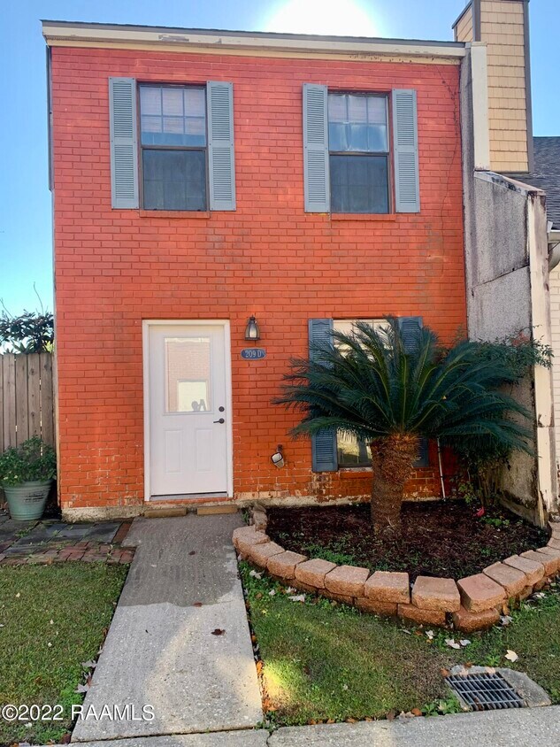 209 Long Plantation Blvd, Lafayette, LA 70508 Townhome Rentals in