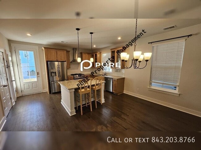 Building Photo - Park Circle Home AVAILABLE NOW!!