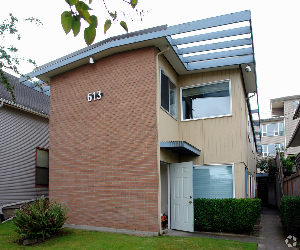 Primary Photo - 613 W Emerson St