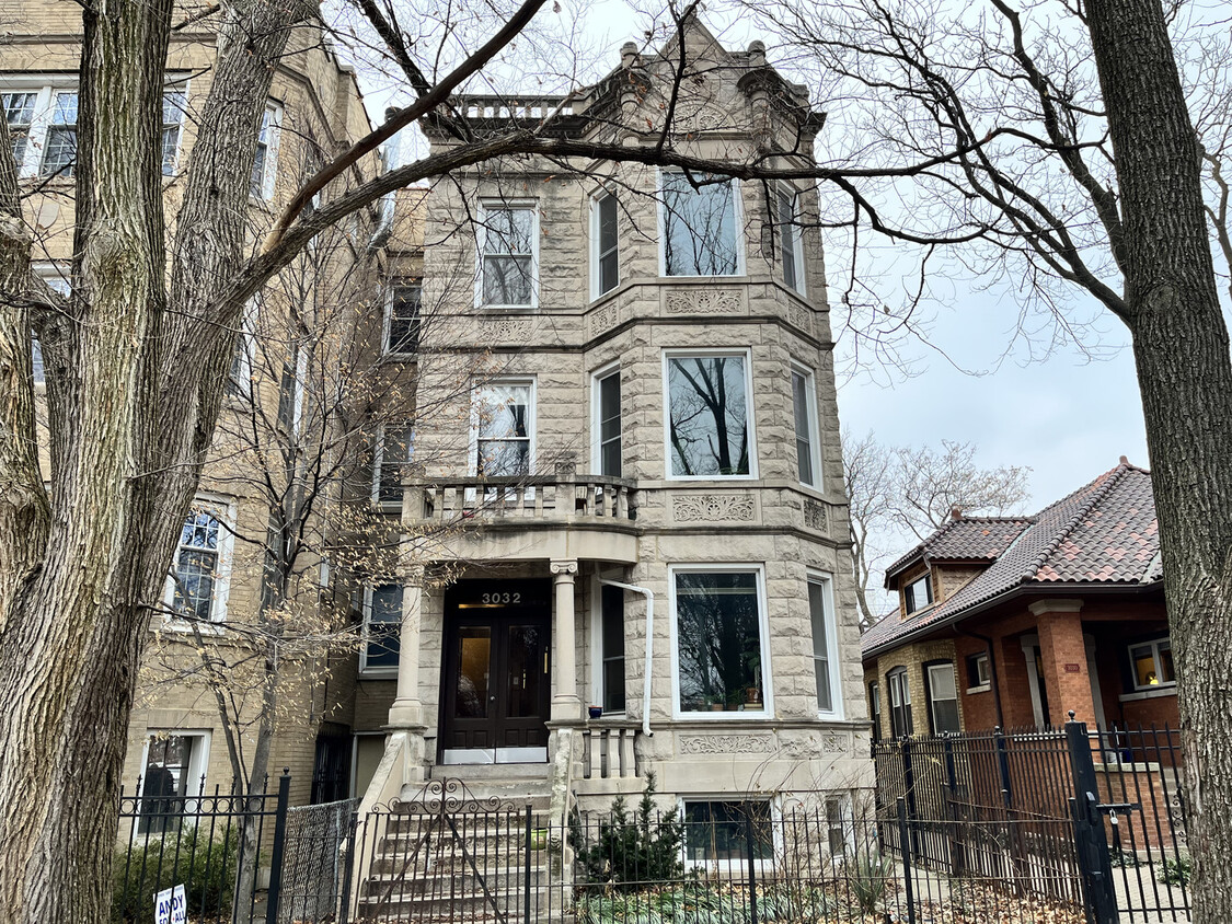 Primary Photo - 3032 W Palmer Square