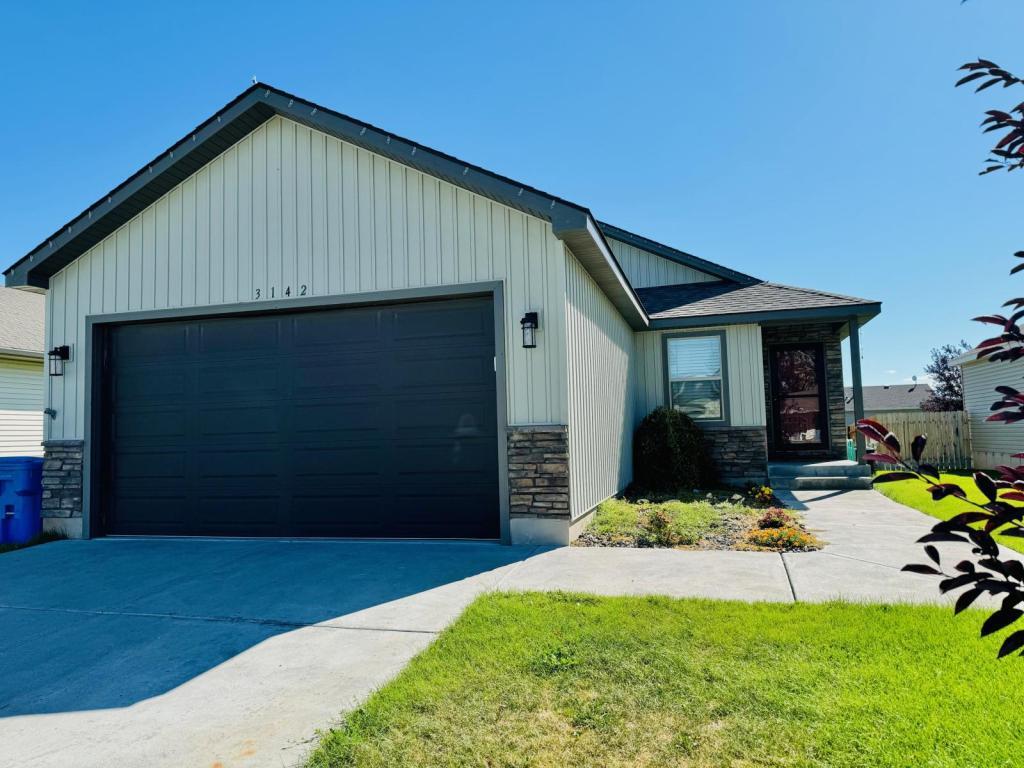 Primary Photo - 3142 Quaky Aspen Dr