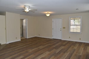 Building Photo - 806 Mary Ave