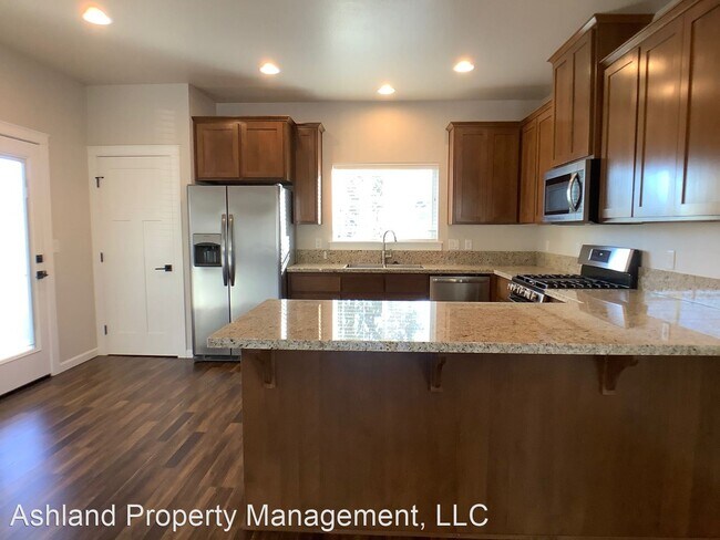 Building Photo - 3 br, 2.5 bath House - 208 Wintersage Circle