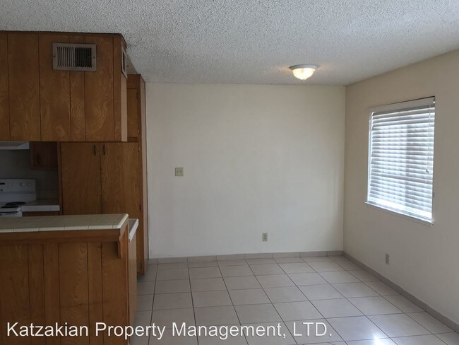 Building Photo - 2932 Peachtree Dr