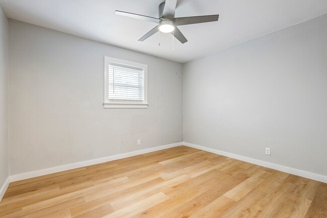 Building Photo - 811 N Pleasant St